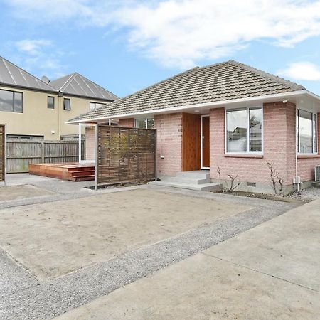 Brockworth Place - Christchurch Holiday Homes Экстерьер фото