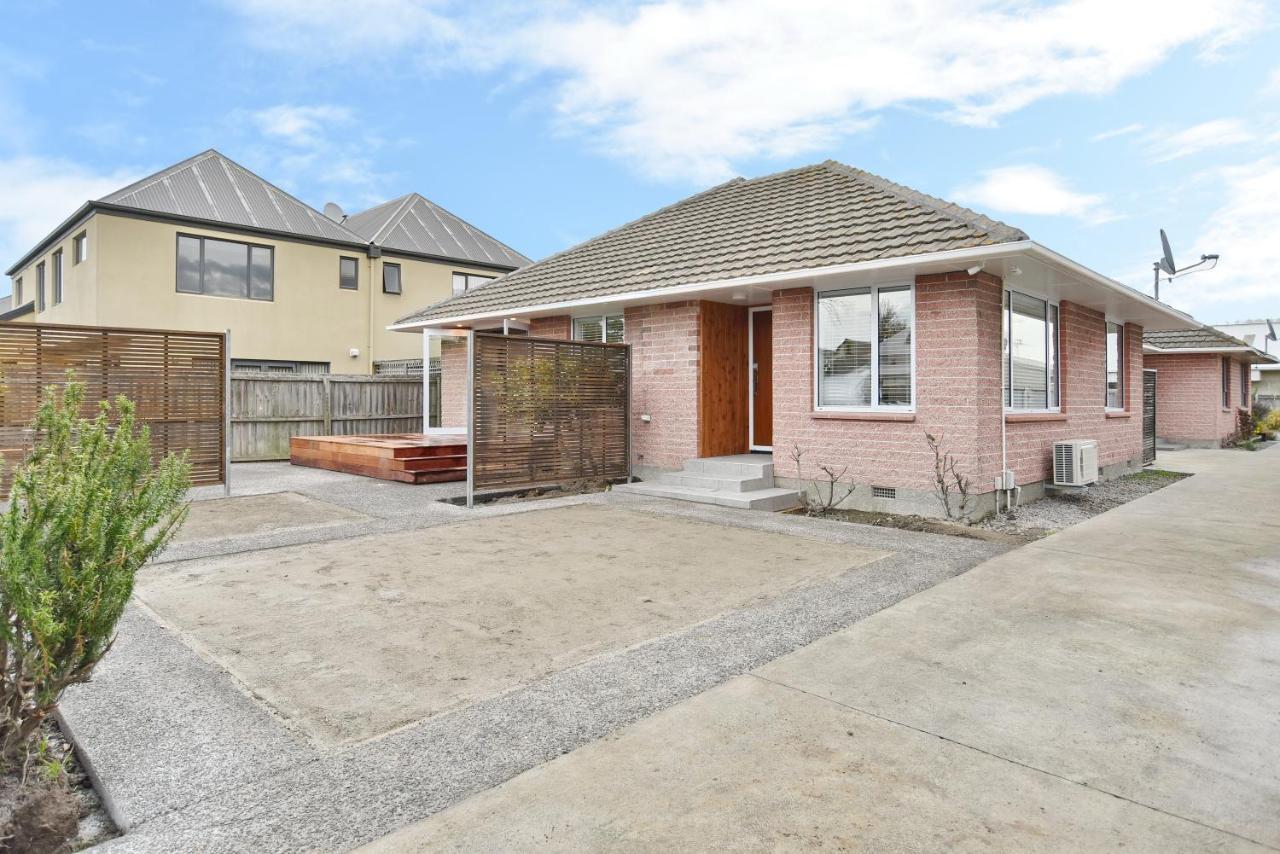 Brockworth Place - Christchurch Holiday Homes Экстерьер фото