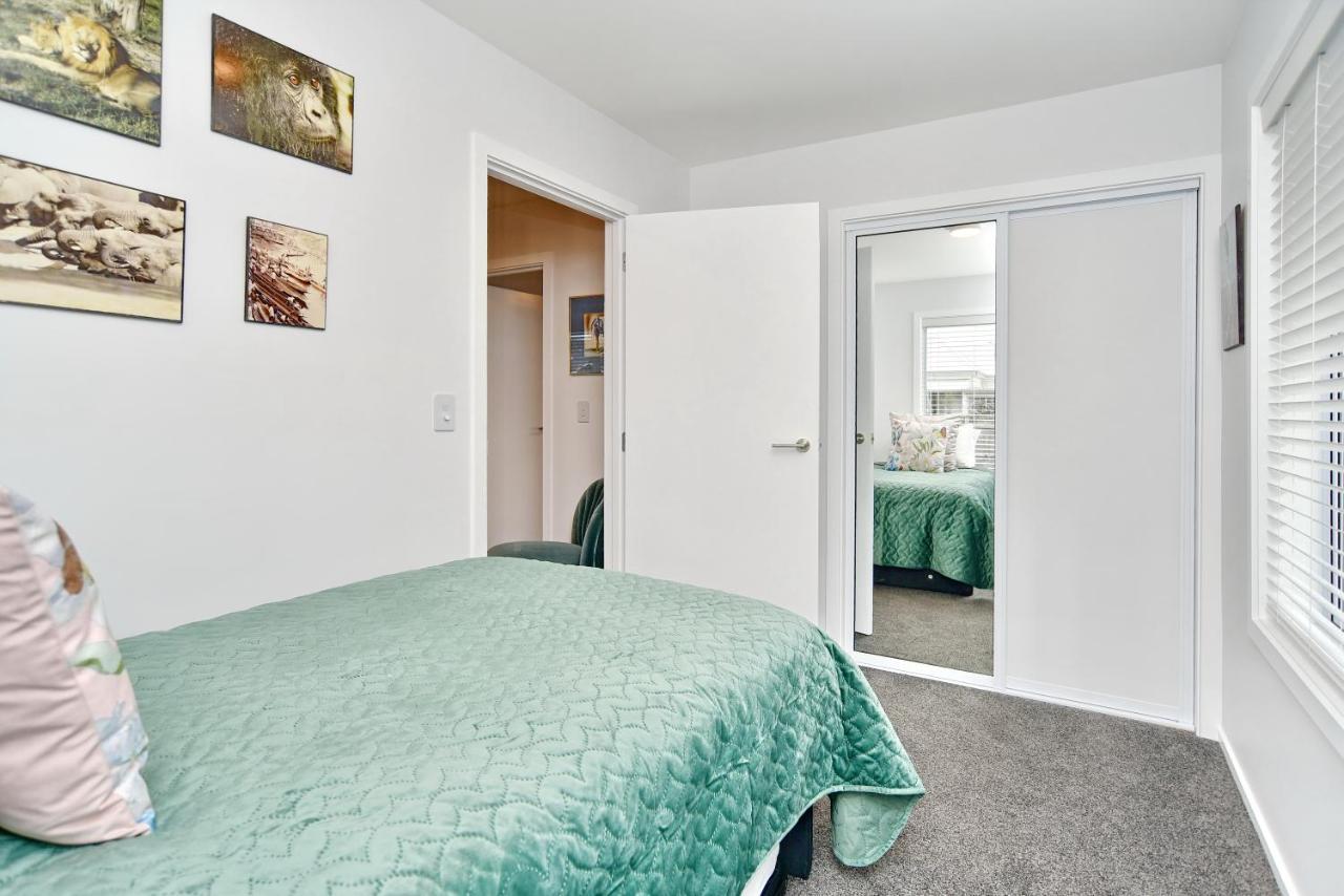Brockworth Place - Christchurch Holiday Homes Экстерьер фото